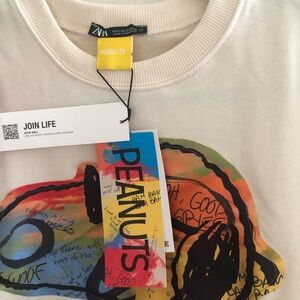 Oversized Snoopy Crew Neck Sweater in cream very stylish and baggy loose sweater